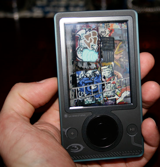 Illustration for article titled First Pics of the Zune Halo 3 Special Edition